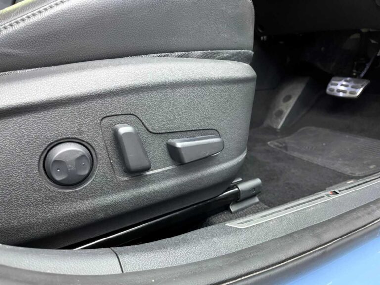 deeb6923-e06e-490e-8180-4021c51fa9d5