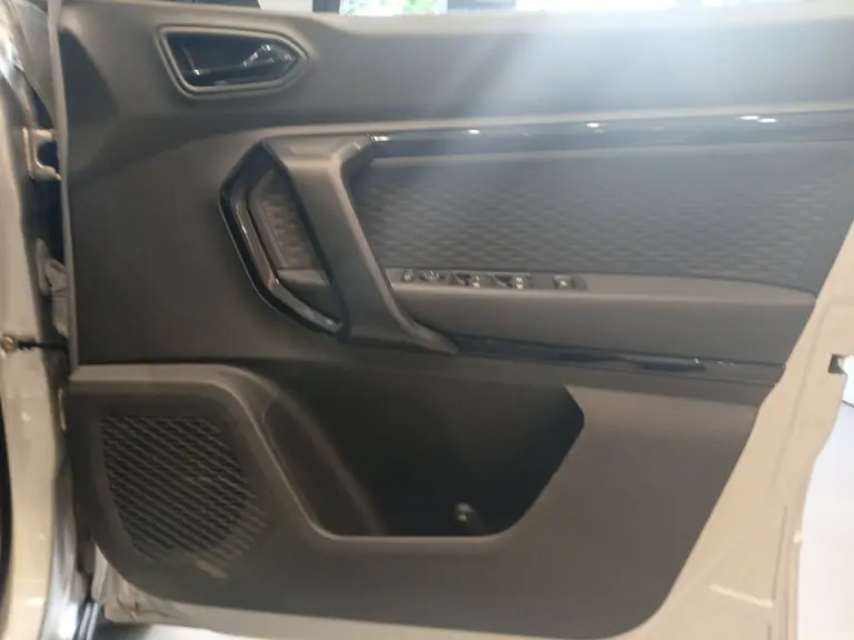 e3692bf7-159d-4c52-a053-997393fe781d